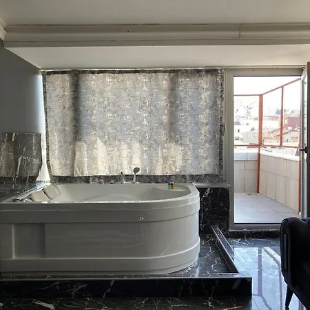 Black Lion Aparthotel