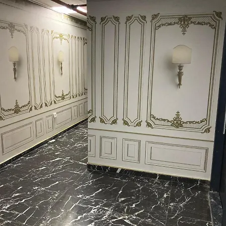 Black Lion Aparthotel